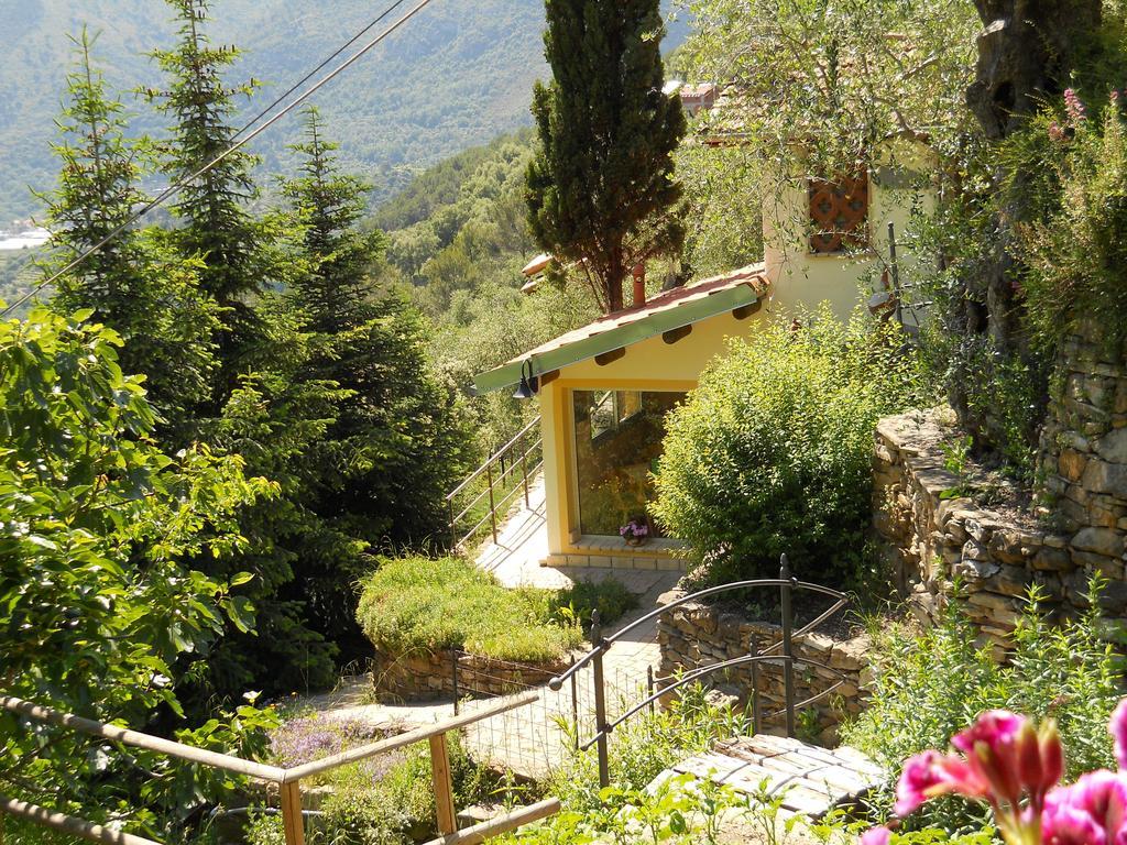 Lo Scoiattolo Villa Ventimiglia Bagian luar foto