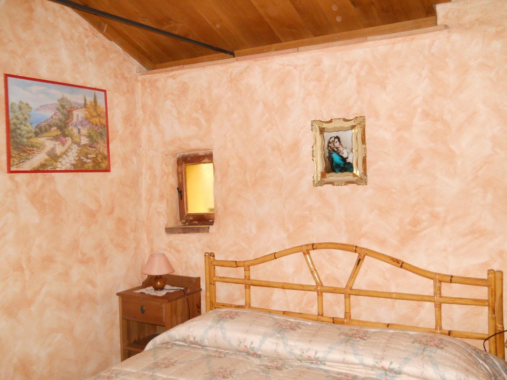Lo Scoiattolo Villa Ventimiglia Ruang foto